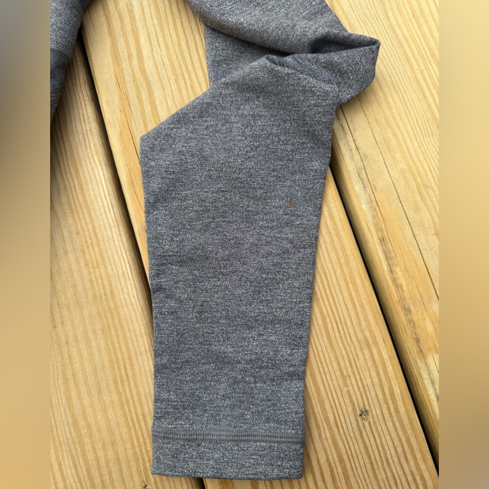 Special Edition Lululemon Grey 27” Wunder Under HR With Mesh Design - Picture 12 of 13